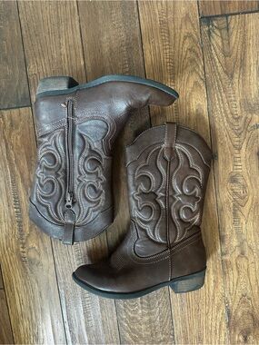 Brown Western Embossed Mid-Calf Cowboy Boots - Unbranded